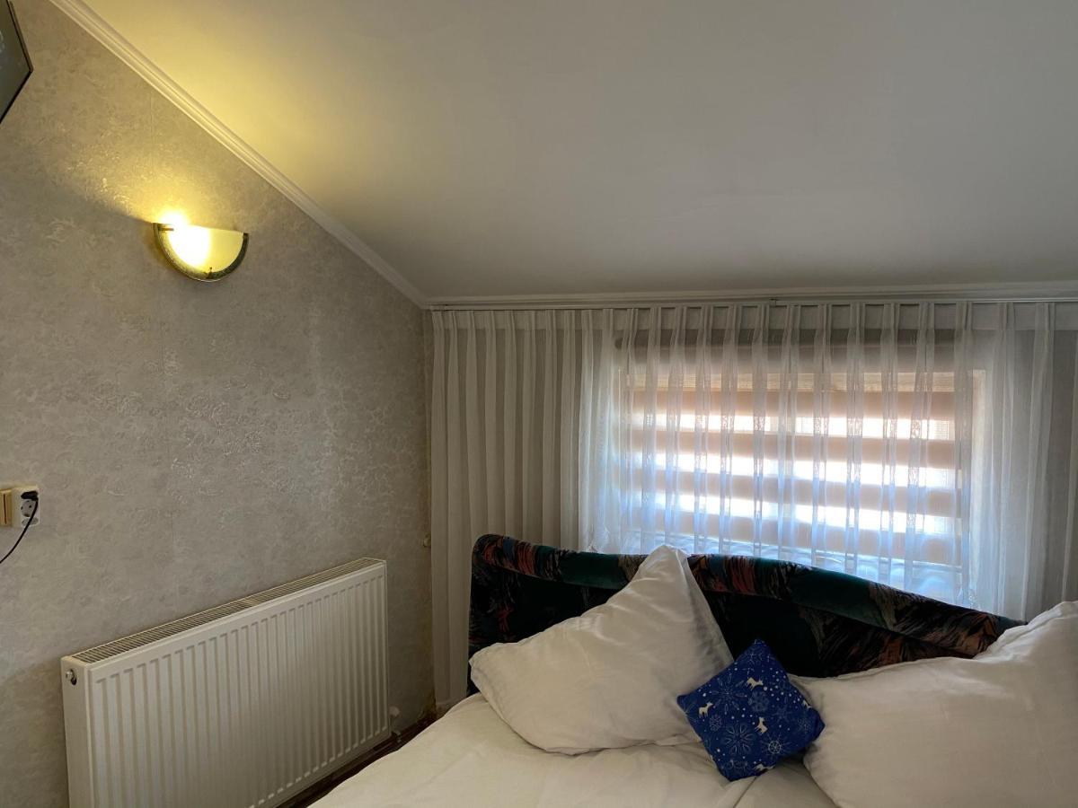 Appartement Apartament Mansarda à Curtea de Argeş Extérieur photo