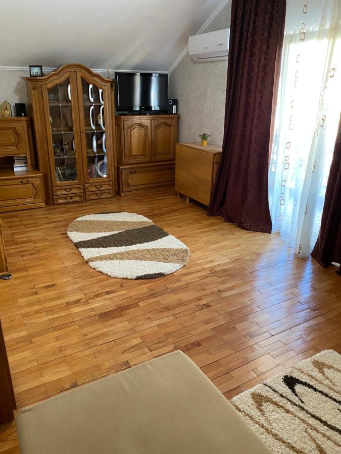 Appartement Apartament Mansarda à Curtea de Argeş Extérieur photo