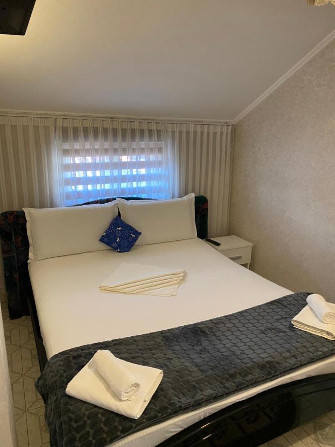 Appartement Apartament Mansarda à Curtea de Argeş Extérieur photo